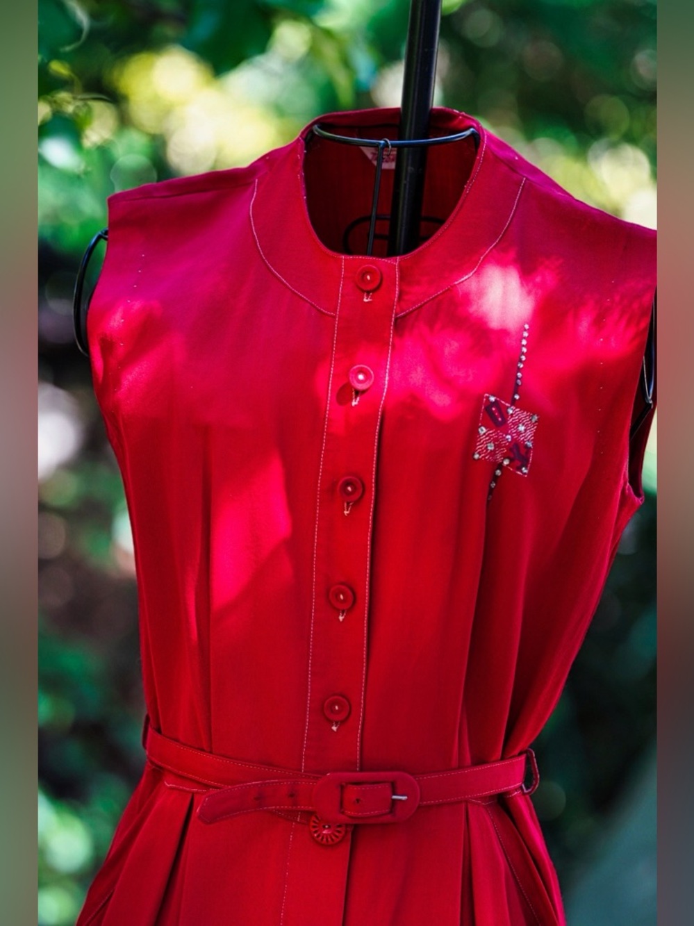 Vintage Red Sleeveless Dress w/ Rhinestone Lion Emblem & Belt - Size S/M - Picture 2 of 7